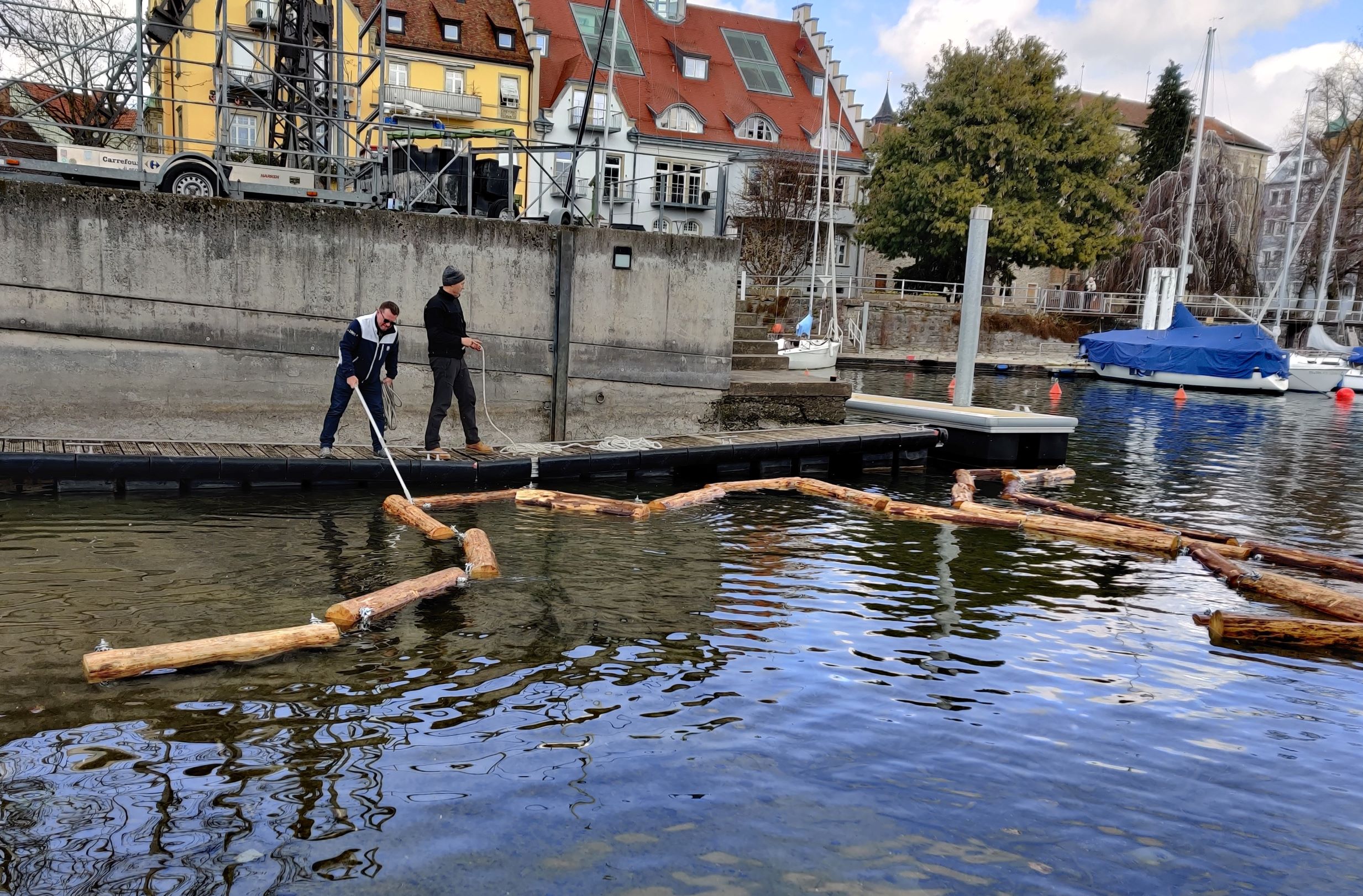 Treibholzsperre fertig gebaut