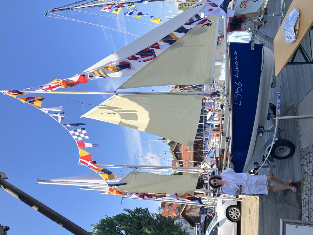 Die Gazelle des Iles wartet auf Neptun um auf den Namen "Fleur" getauft zu werden.