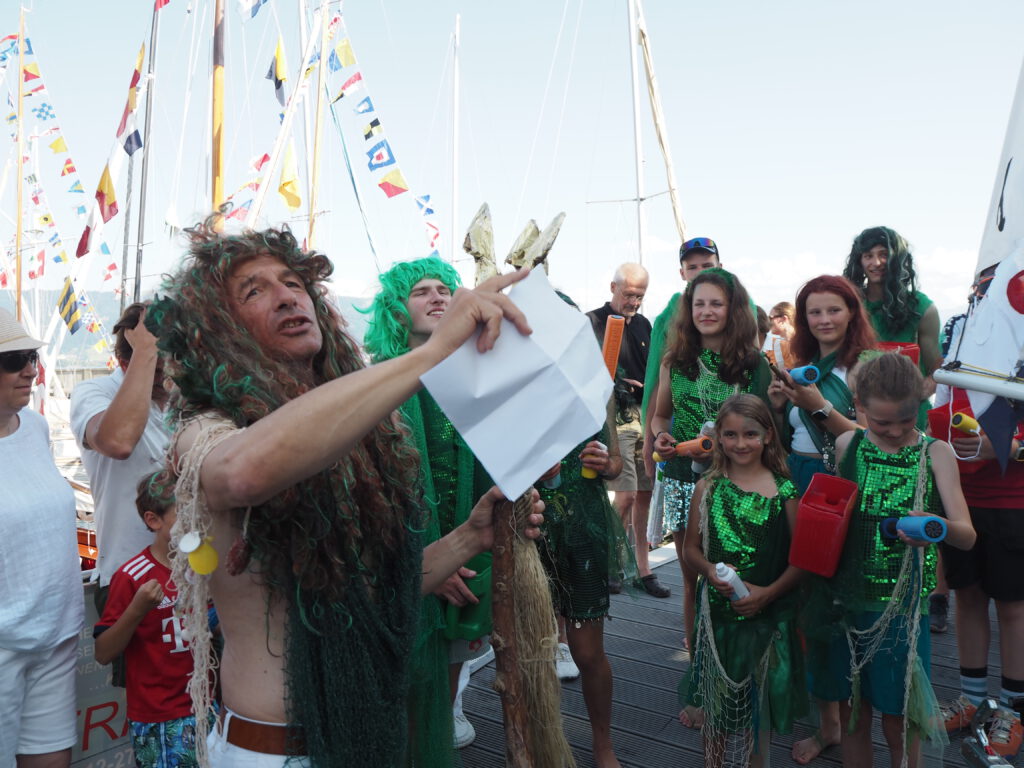 Neptun tauft Jollen beim Sommerfest 2024