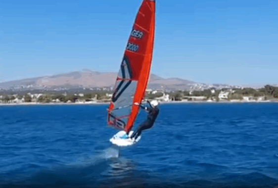 Leni Kuttruff beim iQ-Foil Trainingslager in Athen