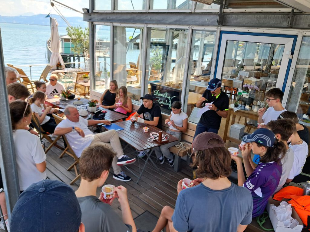 Schülersegeln - Ein Eis auf die bestandene praktische Prüfung