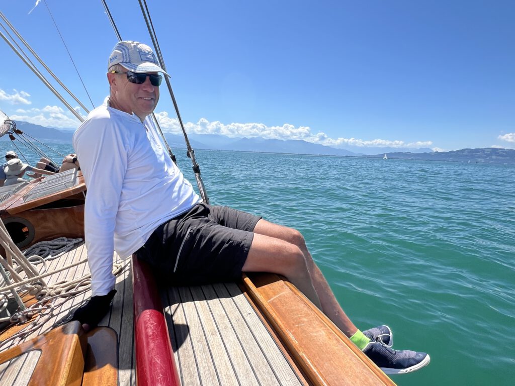 Gelassen auf der hohen Kante, die BAYERN II hoch am Wind