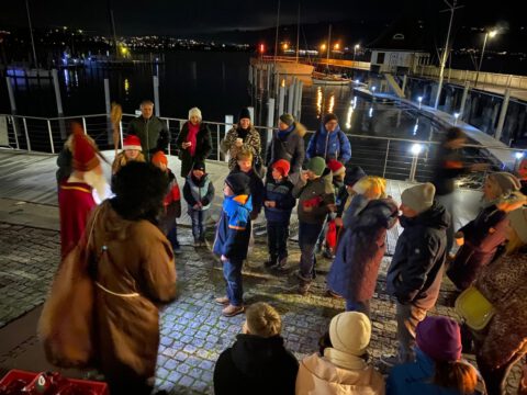 25 Nikolaus Kinder Foto Behringer Nikolaus und Knecht Rupprecht im Club